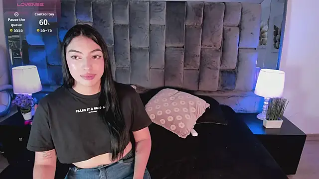 Ashly bloom  online show from June 25, 2026, 3:04 am