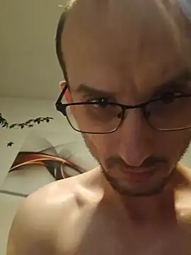 UpbeatXiphias online show from July 4, 2026, 2:51 am