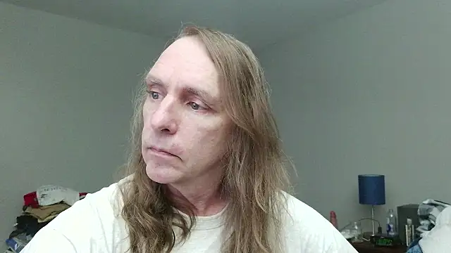 Snapshot of Magnus_Luv chatting on July 14, 2026, 10:05 pm Magnus Luv online show from July 14, 2026, 10:05 pm