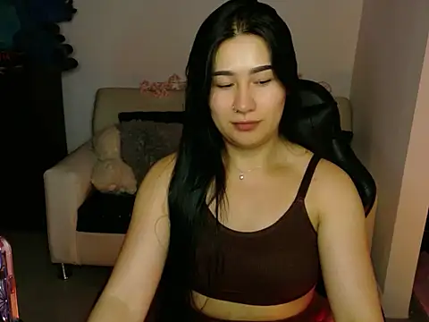 Snapshot of EvelynLeen_ chatting on April 24, 2026, 8:00 pm EvelynLeen online show from April 24, 2026, 8:00 pm