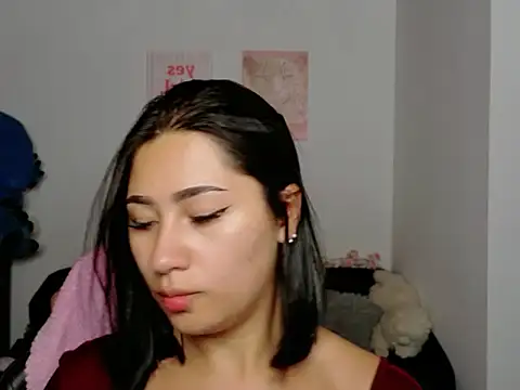 EvelynLeen  online show from June 26, 2026, 8:47 pm
