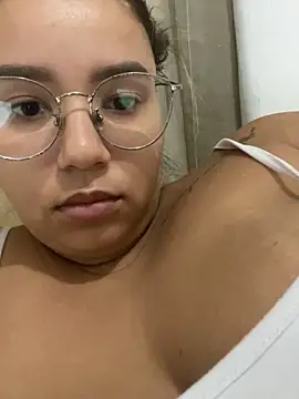 gabyzinha2030 online show from April 5, 2026, 4:46 pm