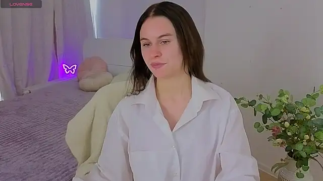 Nikkyy reed online show from April 24, 2026, 7:43 am