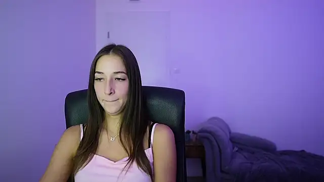 Crystalbrunette18 online show from July 4, 2026, 1:04 pm