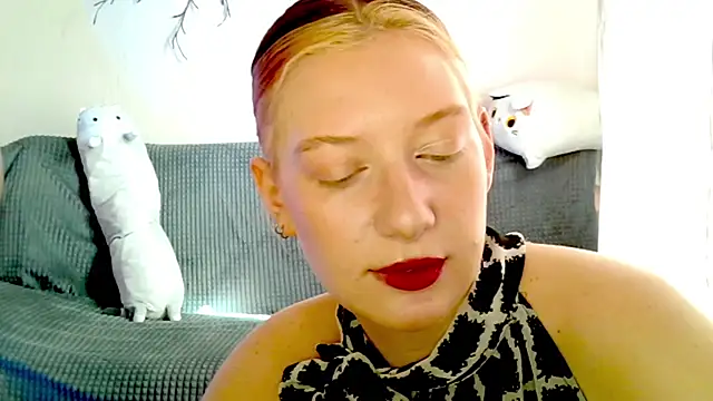 Snapshot of earn_my_lily chatting on April 17, 2026, 7:22 am earn my lily online show from April 17, 2026, 7:22 am