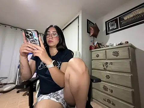 Snapshot of vampiralatina chatting on May 24, 2026, 4:23 am vampiralatina online show from May 24, 2026, 4:23 am