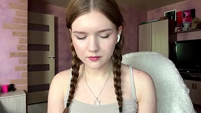 DorotaMeowtTo online show from May 13, 2026, 12:45 pm
