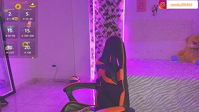 Snapshot of crystal_green chatting on April 10, 2026, 12:28 am crystal green online show from April 10, 2026, 12:28 am