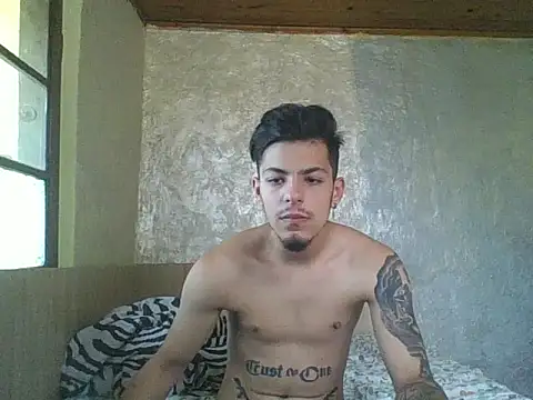robertmrn112 online show from May 15, 2026, 10:24 am
