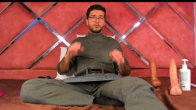 RodrigoColby2 online show from June 27, 2026, 8:04 pm
