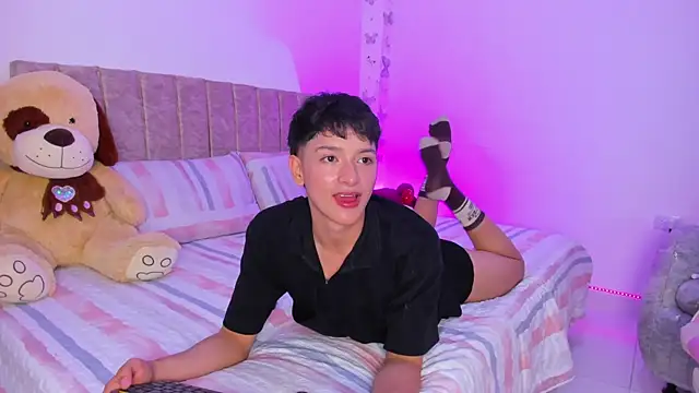 Snapshot of SaNti_ll chatting on April 7, 2026, 2:57 am SaNti ll online show from April 7, 2026, 2:57 am