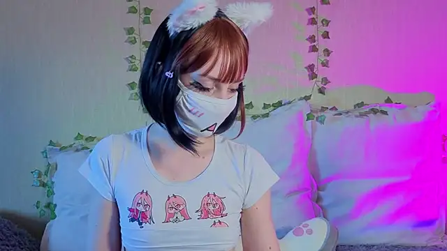 LunaNyanmi online show from June 17, 2026, 1:43 pm