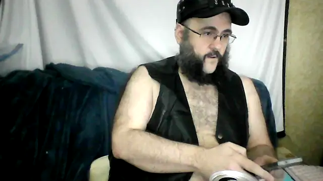 BriTheTopBear online show from May 1, 2026, 2:05 am