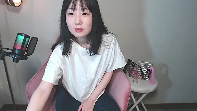 Snapshot of Miachan_01 chatting on May 18, 2026, 12:55 am Miachan 01 online show from May 18, 2026, 12:55 am