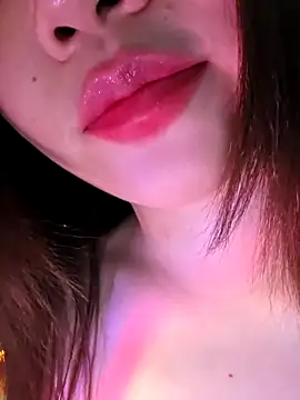 GUGU11211 online show from April 21, 2026, 7:09 pm