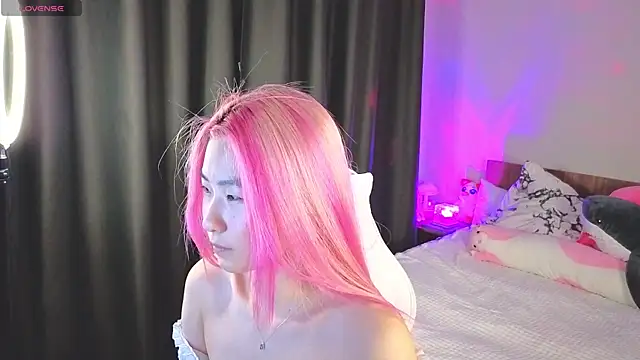 Snapshot of honeyveil_ chatting on April 14, 2026, 2:11 pm honeyveil online show from April 14, 2026, 2:11 pm