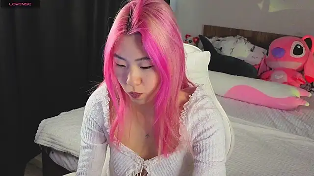 Snapshot of honeyveil_ chatting on April 13, 2026, 6:50 am honeyveil online show from April 13, 2026, 6:50 am