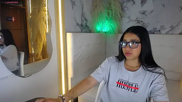 Taliasweet online show from April 18, 2026, 1:24 pm