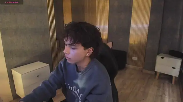 Snapshot of Elian_tay chatting on April 6, 2026, 1:45 pm Elian tay online show from April 6, 2026, 1:45 pm