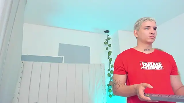 Snapshot of sebas_and_vanessa chatting on April 11, 2026, 7:17 pm sebas and vanessa online show from April 11, 2026, 7:17 pm