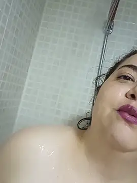 Monserratmontes online show from May 17, 2026, 2:39 pm
