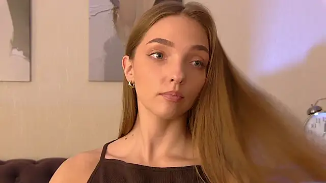 VirginiCruz online show from April 23, 2026, 12:29 pm