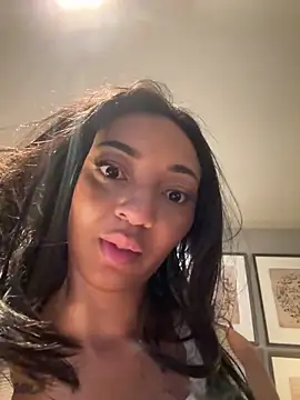 Snapshot of Leah-Lux chatting on April 9, 2026, 12:45 am Leah-Lux online show from April 9, 2026, 12:45 am