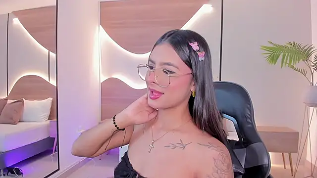 dulce glow  online show from April 25, 2026, 2:47 am