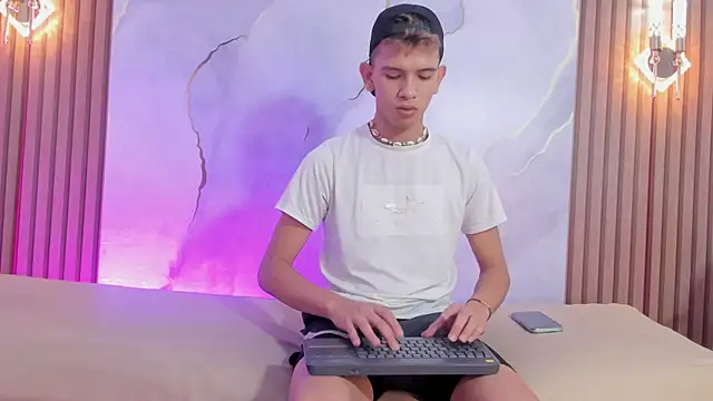 Ethanhot os online show from April 6, 2026, 9:05 pm