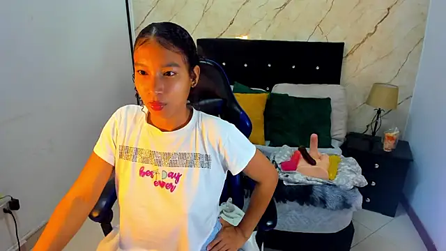hasley cute online show from May 20, 2026, 7:33 pm