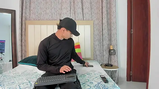 thomas and thiago online show from April 8, 2026, 12:56 am