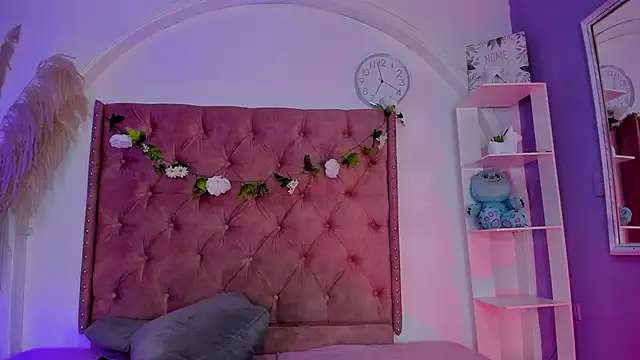 ROSELEI  online show from May 7, 2026, 12:41 pm