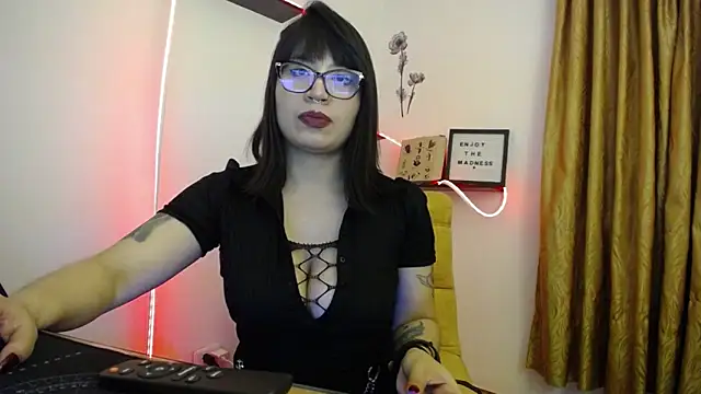 Isis dark online show from April 20, 2026, 8:21 pm