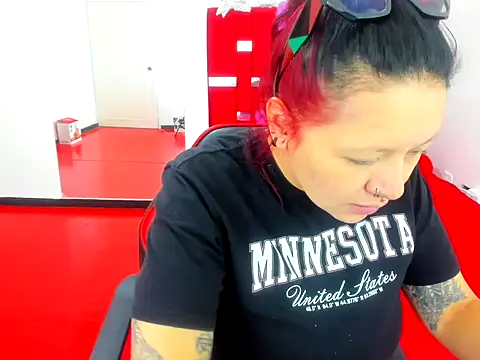 scarlett red 1 online show from May 25, 2026, 4:17 pm
