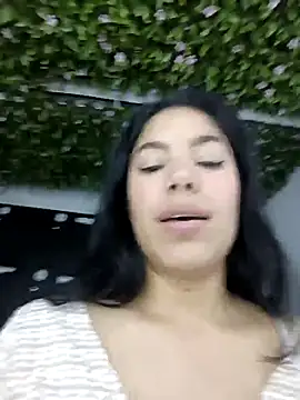 Snapshot of BrendaBloom_ chatting on April 18, 2026, 2:47 am BrendaBloom online show from April 18, 2026, 2:47 am