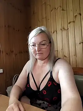White-Chocolatte online show from May 2, 2026, 9:47 am