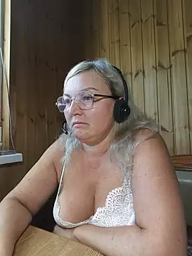 White-Chocolatte online show from July 8, 2026, 6:03 am