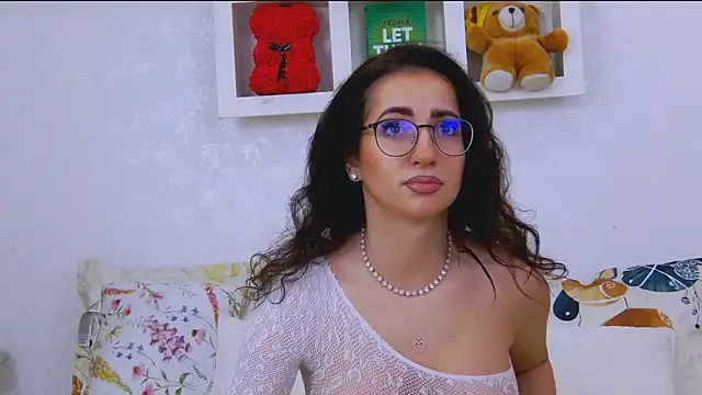 KarolDolly05 online show from May 19, 2026, 2:13 pm