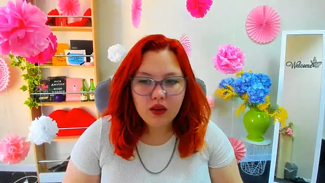 Snapshot of Aillia-Rous chatting on June 17, 2026, 6:35 am Aillia-Rous online show from June 17, 2026, 6:35 am