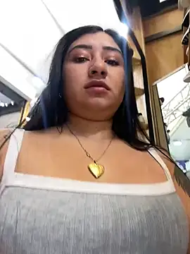 mariana-0306 online show from May 17, 2026, 4:07 pm