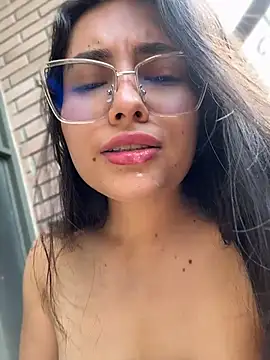 VioletRousee online show from June 25, 2026, 2:33 pm
