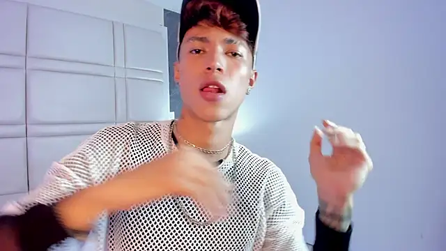 Snapshot of daxonrey chatting on April 14, 2026, 8:58 pm daxonrey online show from April 14, 2026, 8:58 pm