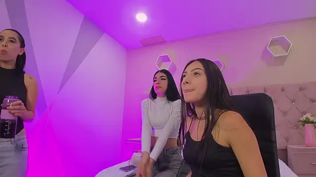 Snapshot of QueensSensation chatting on April 14, 2026, 1:16 pm QueensSensation online show from April 14, 2026, 1:16 pm