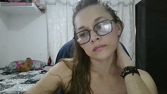 Lannah   online show from May 5, 2026, 1:52 am
