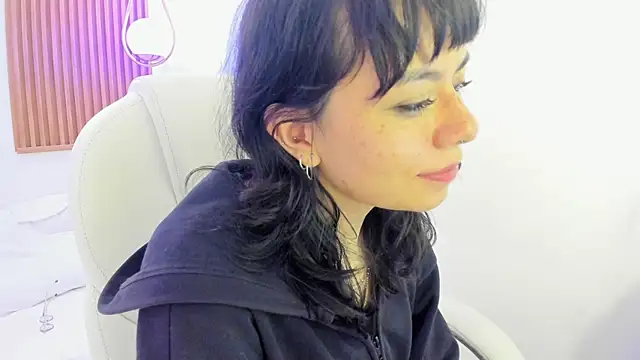 ghostmila online show from April 18, 2026, 7:29 pm