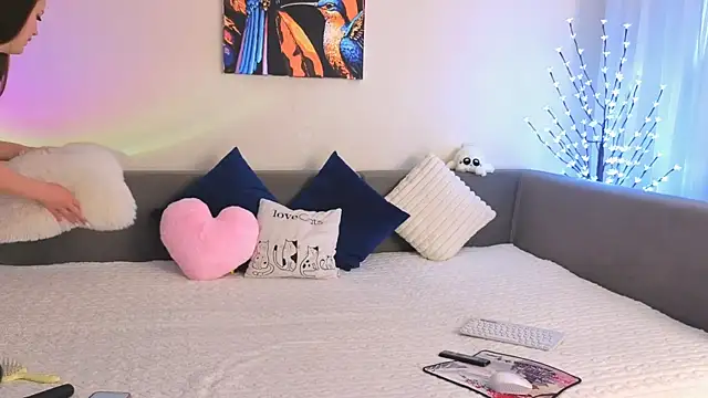 EmilyHottt online show from May 5, 2026, 10:51 am