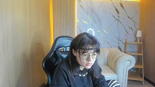 Snapshot of Amara_tf chatting on April 15, 2026, 4:07 am Amara tf online show from April 15, 2026, 4:07 am