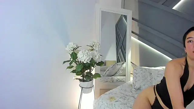 Atheena   online show from April 18, 2026, 7:07 pm