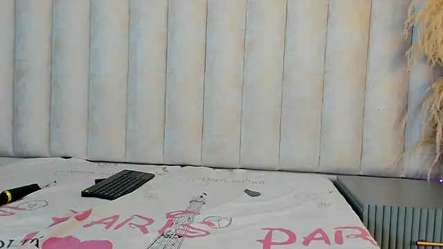 Anniee collins  online show from April 9, 2026, 12:33 pm