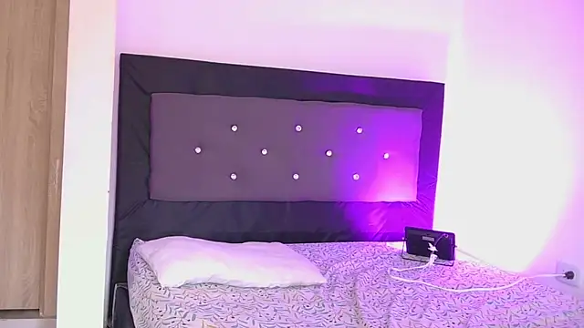 mijoprietosex online show from May 18, 2026, 5:07 pm